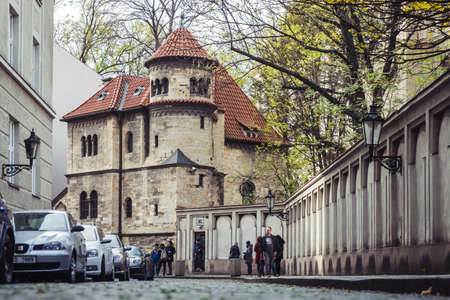 Prague, Czech Republic- November 12, 2017: People are walking towards The Klausen Synagogue whÄ±ch is the largest synagogue in the former Prague Jewish ghetto and a single example of an early Baroque synagogue in the area.のeditorial素材