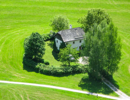 a small house surrounded by trees in the middle of a field near Vienna. Austriaの写真素材