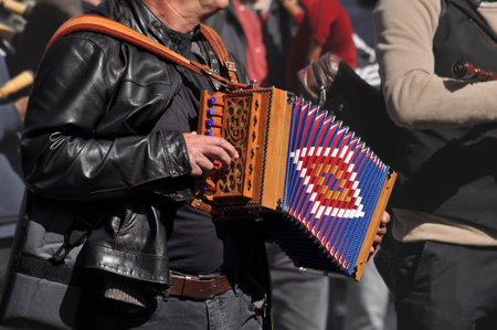 Man playing accordion in Prague, Czech Republic.の写真素材