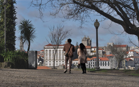 Couple walking in the streets of Porto, Portugalの写真素材