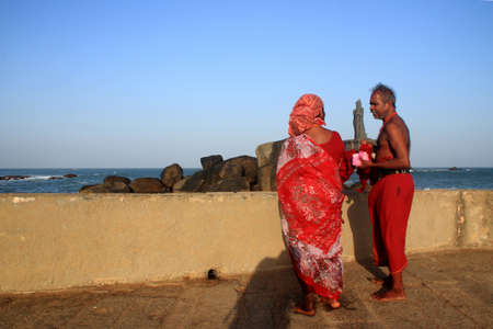 KANYAKUMARI, INDIA - OCT 04,2013-An unidentified couple looks at the Thiruvulluvar statue in Kanyakumari,Tamil Nadu, India. Kanyakumari is the southern most tip popular for pilgrimage.のeditorial素材