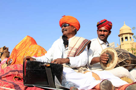 JAISALMER, INDIA - FEB 01,2015-Traditionally dressed Rajasthani folk singers perform during a cultural procession for Desert festival held  in Jaisalmer, Rajasthan, India.のeditorial素材