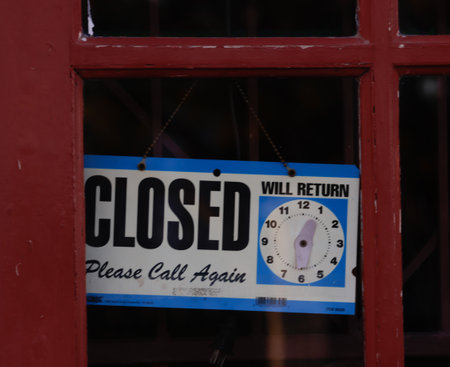 Close-up of a closed sign in a restaurant.の写真素材