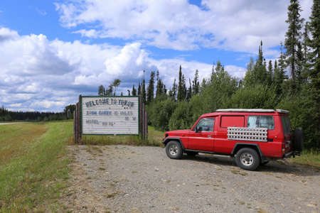 Welcom to Yukon with a LandCruiser, Canadaのeditorial素材