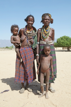 Weyto, Ethiopia, February 19, 2013: african women and children of the Arbore ethnic group is showing her tribal hairstyle, earrings, necklaces and bracelets at the village along the road from Turmi to Weyto.のeditorial素材