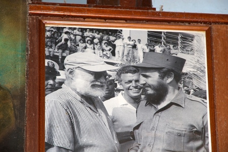 Ernest Hmingway met Fidel Castro in the old photo on the wall at the La Bodeguita del Medio at the Old Havana, Cuba  のeditorial素材