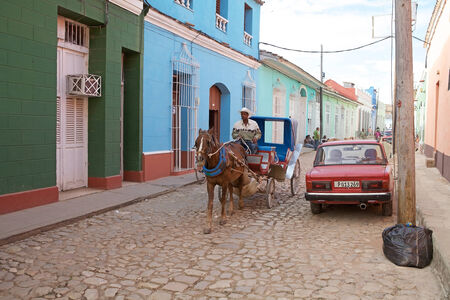 Cuban man and horse carriahe along the colonial street in Trinidad, Cubaのeditorial素材