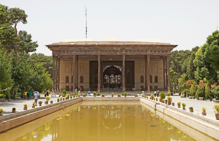 Chehel Sotoun, Isfahan, Iran. Chehel Sotoun is a pavilion in the middle of a persian garden at the far end of a long pool, built by Shah Abbas and used for his entertainment and receptions. The name mean forty columns and was inspired by the twenty woodenのeditorial素材