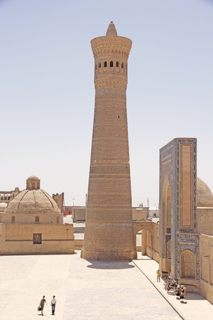 Kalyan Minaret at the Poi-Kalyan complex in the historic centre of Bukhara, Uzbekistan. Kalyan Minaret was built in 1127 and it is made in the form of a circular pillar baked brick tower. Bukhara is a city museum with over 140 architectural monuments. Theのeditorial素材
