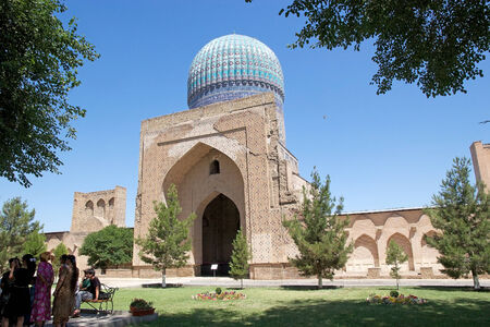 The cupola of the main chamber at the Bibi Khanym Mosque, Samarkand, Uzbekistan. The mosque is a famous historical Friday mosque in Samarkand, whose name comes from the wife of Amir Timur. The cupola reaches a height of 40 meters and the entranceway is 35のeditorial素材