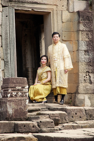 Cambodian tourists in traditional cloths are visiting the Bayon temple, Angkor, Siem Reap, Cambodia. Bayon is a richley decorated Khmer temple at Angkor. It was built in late 12th and early 13th centuries. Bayon stands at the centre of the Angkot Thom, thのeditorial素材