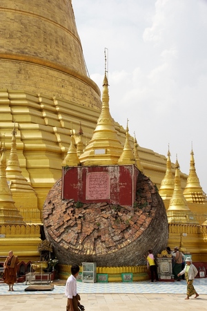 The old hti, the ornament that tops the pagoda collapsed due the earthquake in 1917 where pilgrims are making offerings at the Shwemawdaw Paya, Bago, Myanmar. Shwemawdaw Paya is a stupa located in Bago, Myanmar. It is often referred to as the Golden God Tのeditorial素材