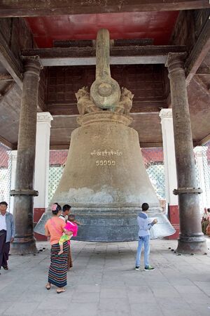 Burmese pilgrims are ringing the Mingun bell, Mingun, Myanmar. Casting of the bell starting in 1808 and was finished in 1810. The weight of the bell is 55.555 viss, one viss is 1,63293 kg. The weight of the bell and its mnemonic words are written on the sのeditorial素材