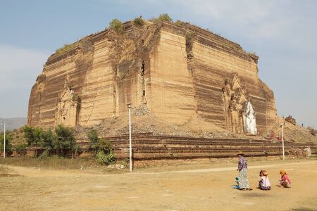 The MIngun Pahtodawgy, Mingun, Myanmar. The Mingun Pahtodawgy is an incomplete stupa. The ruins are the remains of a massive construction project begun by King Bodawpaya in 1790.のeditorial素材