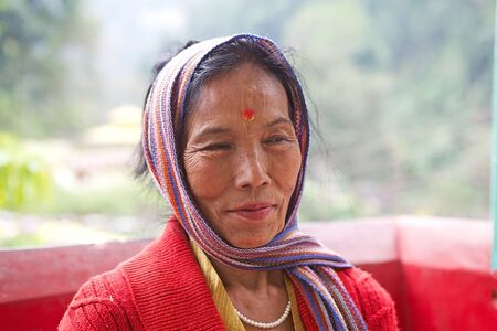 Hindu woman with bindi, the ornamental mark on the forehead. The red dot on the forehead is an auspicious sign marriage and guarantees the social status and sanctity of istitution of marriage.のeditorial素材