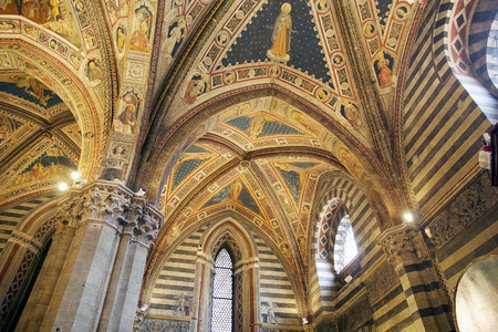 Architecture details of the Baptistery of San Giovanni, Siena, Tuscany, Italy. The Baptistery of San Giovanni was built below the Cathedral of Siena by master-builder Camaino di Crescentino between the second and third decades of XIV century. The rectanguのeditorial素材