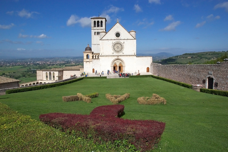 Basilica of San Francesco d'Assisi in Assisi, Umbria, Italy. The Basilica, which was begun in 1228, is built into the side of a hill and comprise two churches known as Upper church and Lower church and a crypt where the remains of the Saint are interred.のeditorial素材