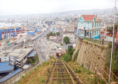 Artilleria funicular railways in Valparaiso with view of the city, Chile. It is one of the 16 funicular railways in Valparaiso.のeditorial素材