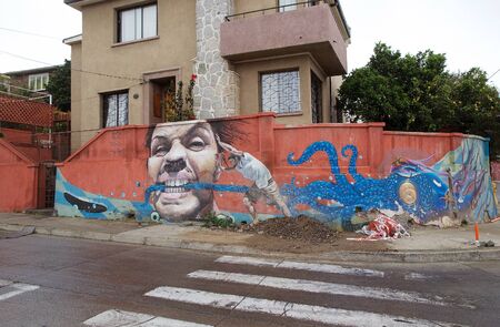 Murales along the street in Valparaiso, Chile.のeditorial素材