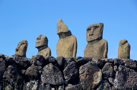 Moai at the Easter Island, Rapa Nui, Chile. Tahai archaeological site. Easter Island is a Chilean island in the southeastern Pacific Ocean. It is famous for its 887 extant monumental statues called moaiのeditorial素材