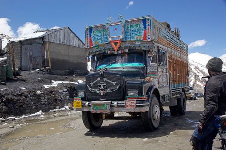 Traditional indian truck at the Khardung Pass in Ladakh, India. The Khardung Pass is the higest vehicle accessible pass in the world.のeditorial素材