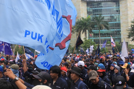Jakarta, Indonesia, 1 May 2012. Thousands of Indonesian workers held a peaceful rally to mark May Day on Tuesday in the capital demanding better pay and an end to outsourcing, and demands that May 1 be declared a public holiday.のeditorial素材