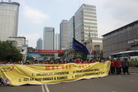 Jakarta, Indonesia, May 1, 2013 - Thousands of workers marched to the Presidential Palace on May Day.のeditorial素材