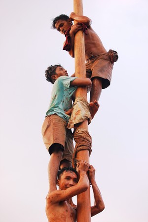 Depok, Indonesia, 17 August 2015 - Nut tree-climbing contest to commemorate Indonesian independence day, in Depok, West Java, Indonesia, August 17, 2015.のeditorial素材