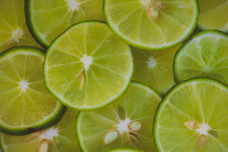 Lime slices background in greenの写真素材