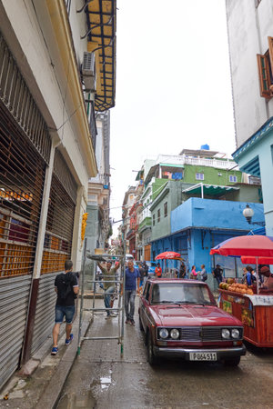 Close-up of a classic American car in Cuba with buildings in the backgroundのeditorial素材