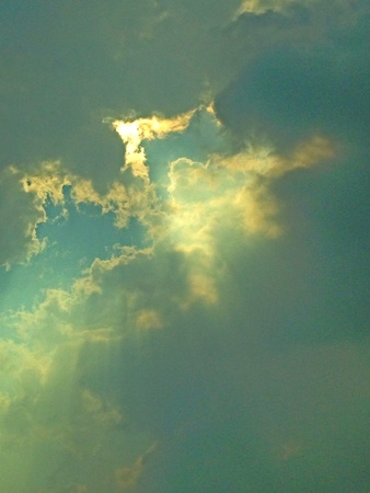 Sun ray among cloudsの素材