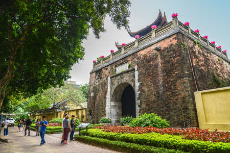 Hanoi, Vietnam - Feb 21, 2017 : Tourists visiting  Hanoi Old Citadel  Northern Gate (Thanh Hanoi)のeditorial素材