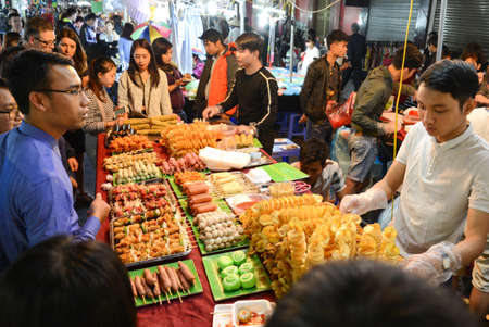 Hanoi, Vietnam - Feb 19, 2107  :  a Women selling Topokki at Hanoi night walking streetのeditorial素材
