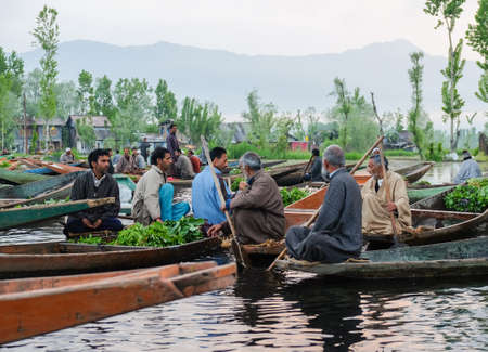 Srinagar, India - 25 April, 2017 :  Kashmiri man  taking their produce to the Dal Lake early morning floating marketのeditorial素材