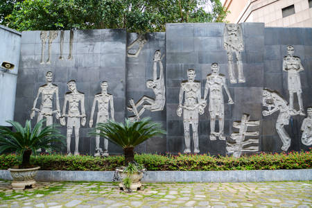 Hanoi, Vietnam - Feb 20, 2017 :    Memorial jail interior with sculptures in Hoa Lo Prison depicting brutal treatment by French. Meditative area decorated with expressive sculptures.のeditorial素材