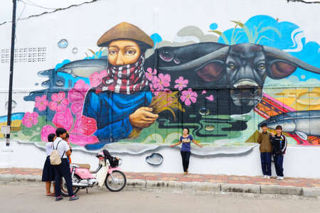 Roiet, Thailand - Aug 29, 2017 : People visiting Roiet city Street art, graffiti art created in public locations near Roiet's moat, Thailandのeditorial素材