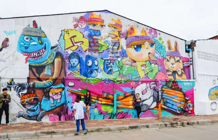 Roiet, Thailand - Aug 29, 2017 : People visiting Roiet city Street art, graffiti art created in public locations near Roiet's moat, Thailandのeditorial素材