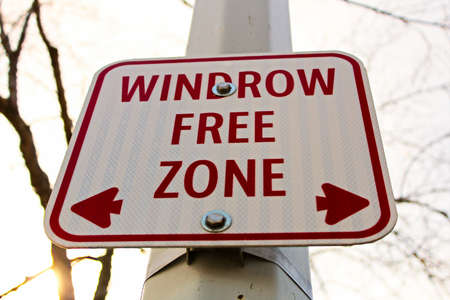 Windrow free zone sign in the city.の写真素材