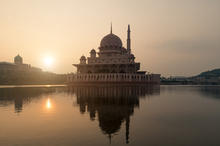 Putrajaya mosque between sunsire in Kuala Lumpur, Malaysia. Pink mosque.のeditorial素材