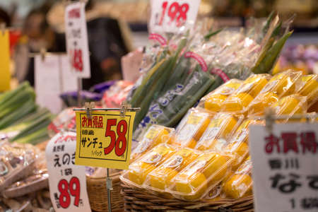 OSAKA, JAPAN - NOVEMBER 5, 2015 : Fresh vegetable and lime with price at Kuromon Ichiban, the Fresh market in Osaka Prefecture, Japanのeditorial素材