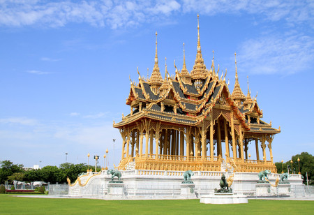 BANGKOK, THAILAND - JULY 30, 2017 : Borom Mangkhanusoranee Throne hall is a royal reception hall within Dusit Palace.のeditorial素材