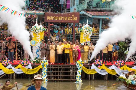 AYUTTHAYA, THAILAND - July 27, 2018 : Traditional parading of candles to temple by the river ceremony on The Buddhist Lent Day.のeditorial素材