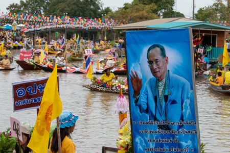 AYUTTHAYA, THAILAND - July 27, 2018 : Traditional parading of candles to temple by the river ceremony on The Buddhist Lent Day.のeditorial素材