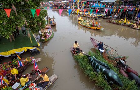 AYUTTHAYA, THAILAND - July 27, 2018 : Buddhists do candle festival parade by boat at Ladchado canal in Phra Nakhon Si Ayutthaya Province, Thailand.のeditorial素材