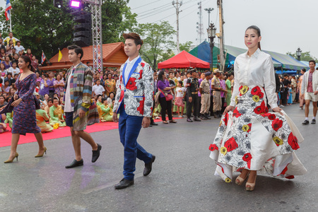 NAKHON RATCHASIMA, THAILAND - MARCH 23:Unidentified thai people in the parade at annual festival Thao Suranaree monument on March 23, 2015 in Nakhon Ratchasima or Korat, Thailand.のeditorial素材