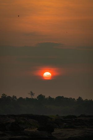 Sunrise at Sam Phan Bok (Grand Canyon), Ubon Ratchathani, Thailandの写真素材