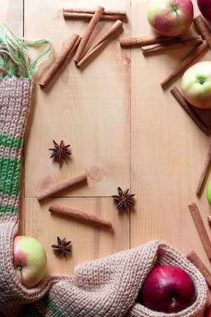 Frame of autumn ingredients for hot spiced tea and central copy space over rustic table viewed from above. Fall conceptの写真素材