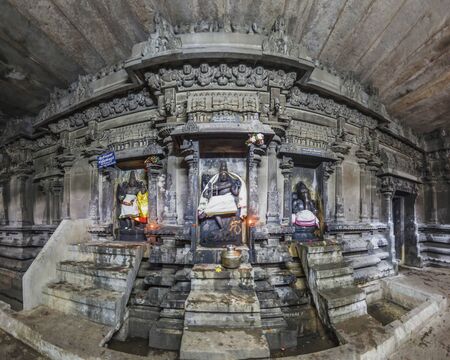 Altar to worship the gods in Mayuranathaswamy Temple, Mayiladuthurai or Mayuranathar Temple is a Hindu temple in the town of Mayiladuthurai, India, Tamil Naduのeditorial素材