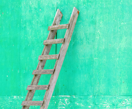 Wooden staircase near the green wall
の写真素材
