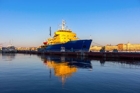 icebreaker at the pierの写真素材